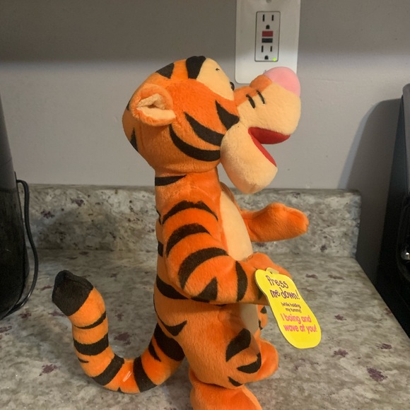 1997 Vintage Tigger Plush Toy GUC “As Is” - Picture 9 of 10